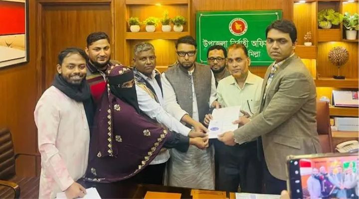 কুমিল্লা-৪ আসনে হাসনাত আব্দুল্লাহ-এর পক্ষে মনোনয়নপত্র সংগ্রহ করলেন শহীদ পরিবারের সদস্যরা